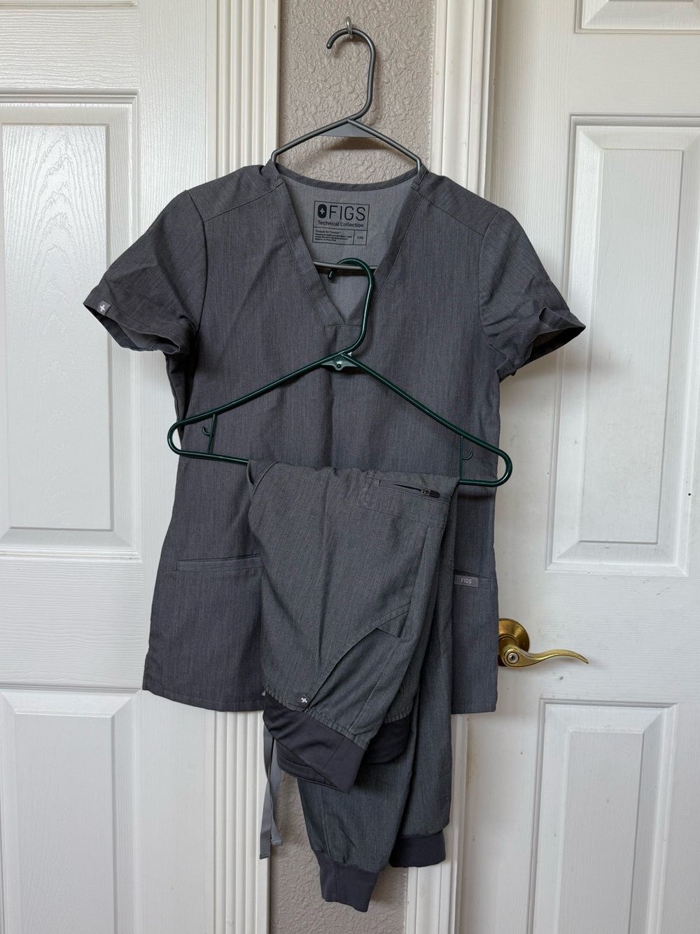 FIGS Casma Top (XXS) & Zamora Joggers (XXSP) Set